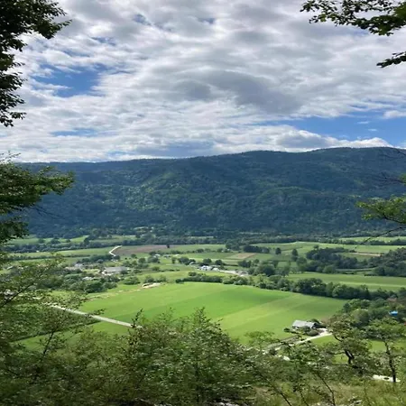 Hideaway In Villeneuve-dʼAllier