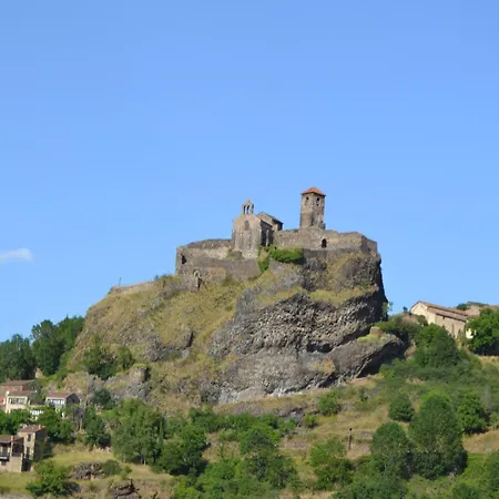 Hideaway In Villeneuve-dʼAllier